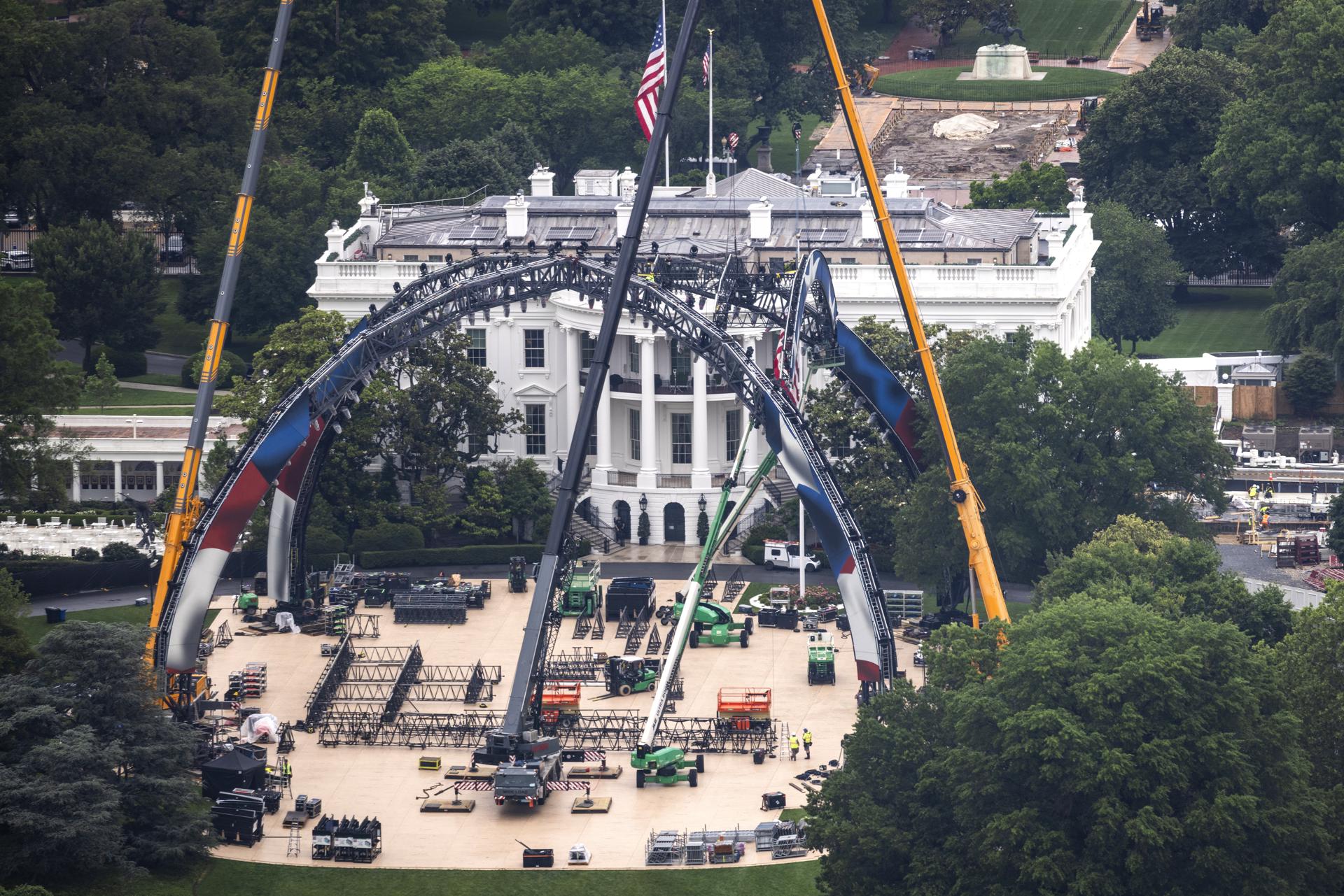 Construyen estadio en la Casa Blanca para la pelea de la UFC por el cumpleaños de Trump