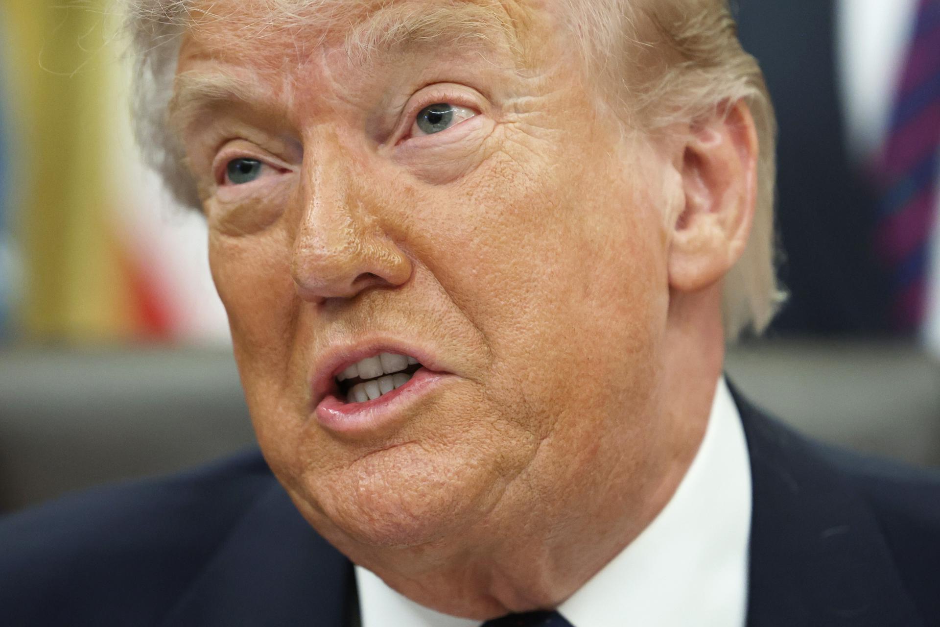 Trump firma orden ejecutiva que permitirá al Gobierno probar modelos de IA preventivamente